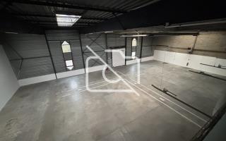 Entrepôt à louer à Élancourt - 764 m²
