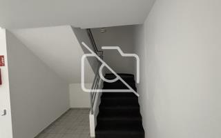 Entrepôt à louer à Élancourt - 764 m²