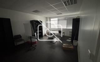 Entrepôt à louer à Bois-d Arcy - 341 m²