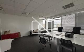 Entrepôt à louer à Bois-d Arcy - 341 m²