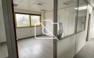 Entrepôt à louer à Buc - 592 m²