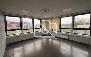 Entrepôt à louer à Coignières - 1 304 m²