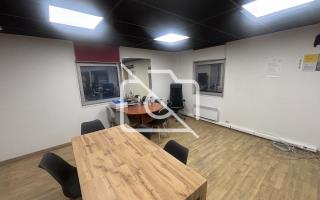 Entrepôt à louer à Buc - 841 m²