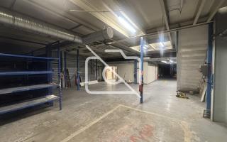 Entrepôt à louer à Buc - 841 m²