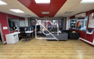 Entrepôt à louer à Buc - 841 m²