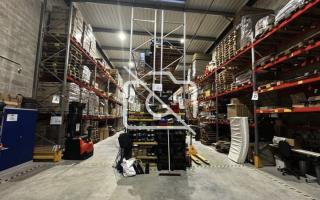 Entrepôt à louer à Les Ulis - 710 m²