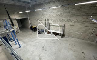 Entrepôt à louer à Les Ulis - 710 m²
