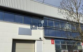 Entrepôt à louer à Bois-d Arcy - 360 m²