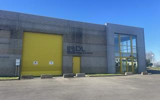 Local commercial à louer à Templemars - 674 m²