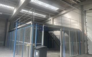 Local commercial à louer à Templemars - 674 m²