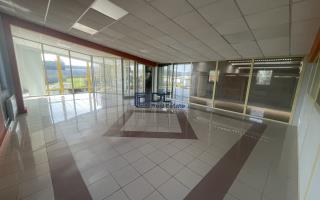 Local commercial à louer à Templemars - 674 m²