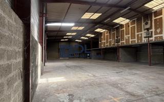 Entrepôt à louer à Élancourt - 948 m²