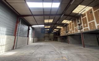 Entrepôt à louer à Élancourt - 948 m²