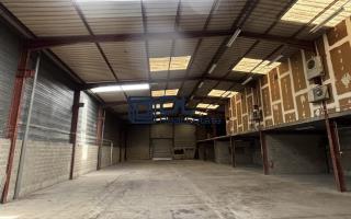 Entrepôt à louer à Élancourt - 948 m²