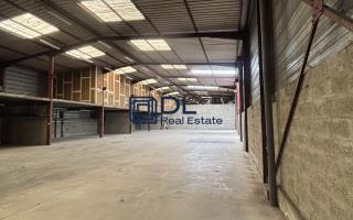 Entrepôt à louer à Élancourt - 948 m²