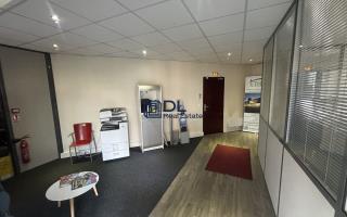 Entrepôt à vendre à Essarts-le-Roi - 953 m²