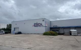 Entrepôt à vendre à Santeny - 5 400 m²