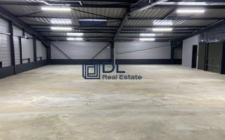 Entrepôt à vendre à Montigny-le-Bretonneux - 2 500 m²