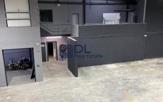 Entrepôt à vendre à Montigny-le-Bretonneux - 2 500 m²