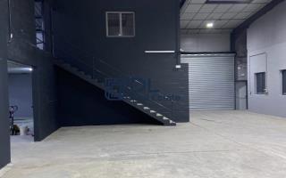 Entrepôt à vendre à Montigny-le-Bretonneux - 2 500 m²