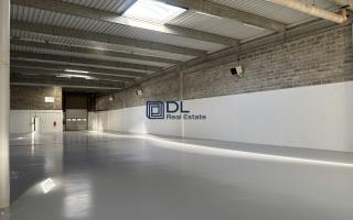 Entrepôt à louer à Coignières - 882 m²