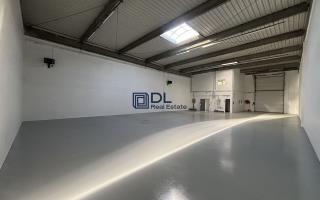 Entrepôt à louer à Coignières - 882 m²