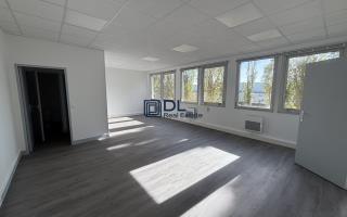 Entrepôt à louer à Coignières - 443 m²