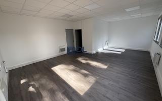 Entrepôt à louer à Coignières - 443 m²