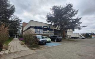 Entrepôt à louer à Plaisir - 668 m²
